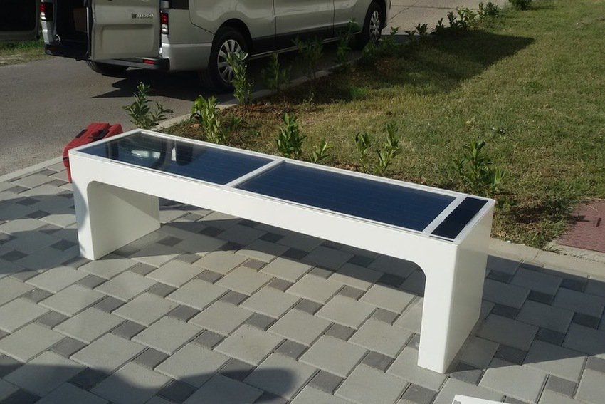 smart-benches-solar-power-mostar